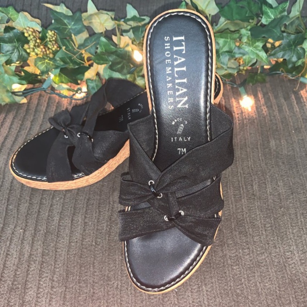 Black wedges